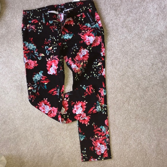 Floral skinny ankle pants/jeans, stretchy material - Picture 2 of 11